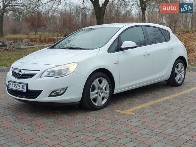 Белый Опель Астра, объемом двигателя 1.4 л и пробегом 118 тыс. км за 6950 $, фото 1 на Automoto.ua