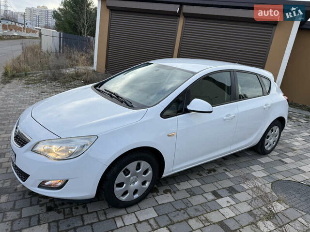 Белый Опель Астра, объемом двигателя 1.4 л и пробегом 234 тыс. км за 4950 $, фото 1 на Automoto.ua