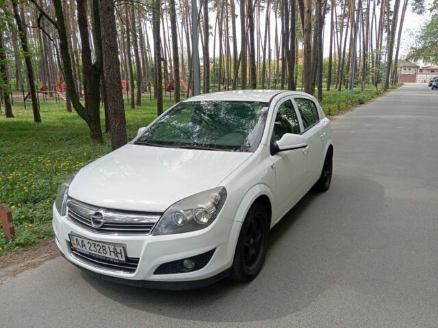 Белый Опель Астра, объемом двигателя 0 л и пробегом 200 тыс. км за 5100 $, фото 1 на Automoto.ua