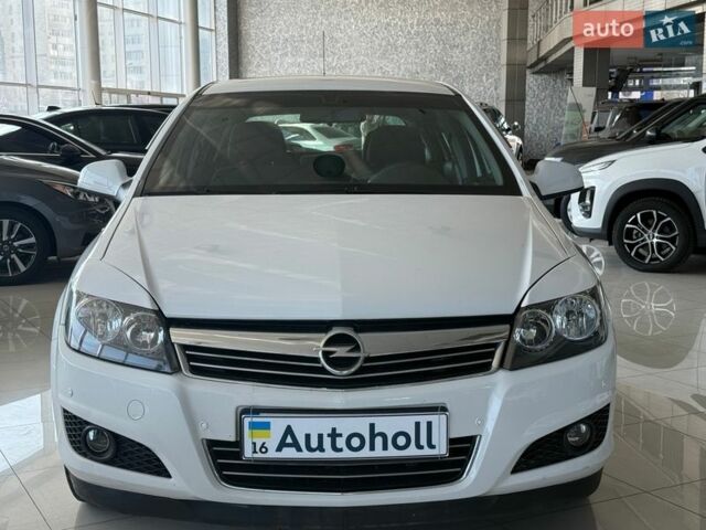 Белый Опель Астра, объемом двигателя 1.6 л и пробегом 80 тыс. км за 7200 $, фото 1 на Automoto.ua