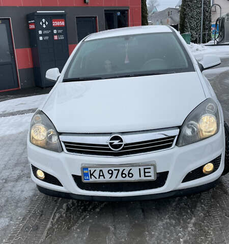 Белый Опель Астра, объемом двигателя 1.6 л и пробегом 158 тыс. км за 5800 $, фото 1 на Automoto.ua