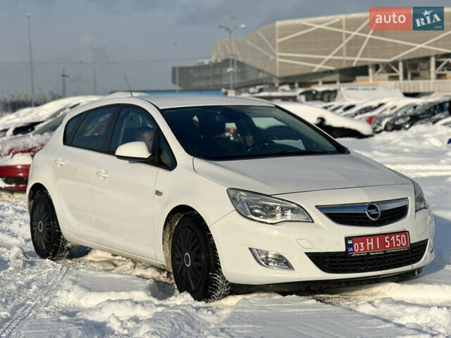 Білий Опель Астра, об'ємом двигуна 1.6 л та пробігом 143 тис. км за 8600 $, фото 1 на Automoto.ua