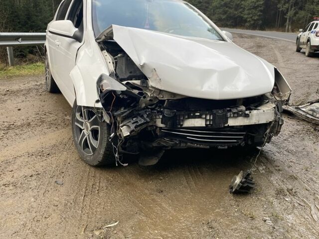 Белый Опель Астра, объемом двигателя 1.6 л и пробегом 160 тыс. км за 2500 $, фото 1 на Automoto.ua