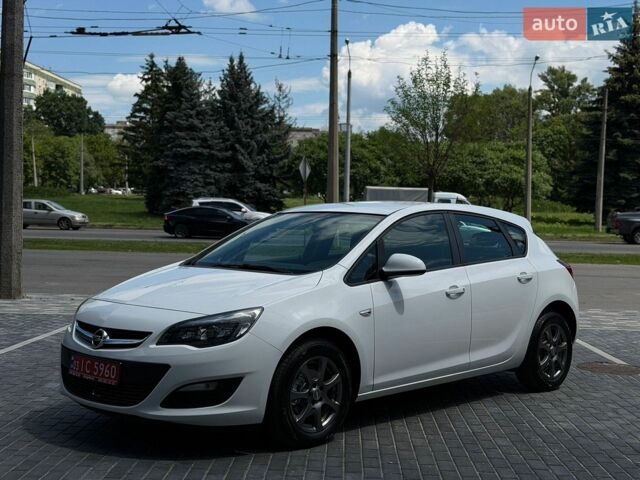 Белый Опель Астра, объемом двигателя 1.6 л и пробегом 170 тыс. км за 8300 $, фото 1 на Automoto.ua