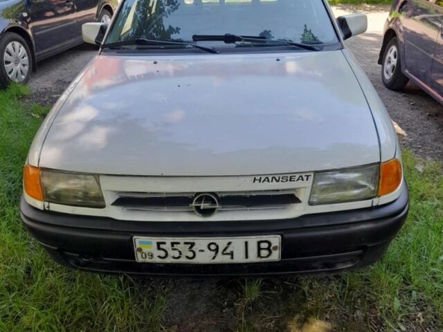 Белый Опель Астра, объемом двигателя 1.4 л и пробегом 430 тыс. км за 1000 $, фото 1 на Automoto.ua