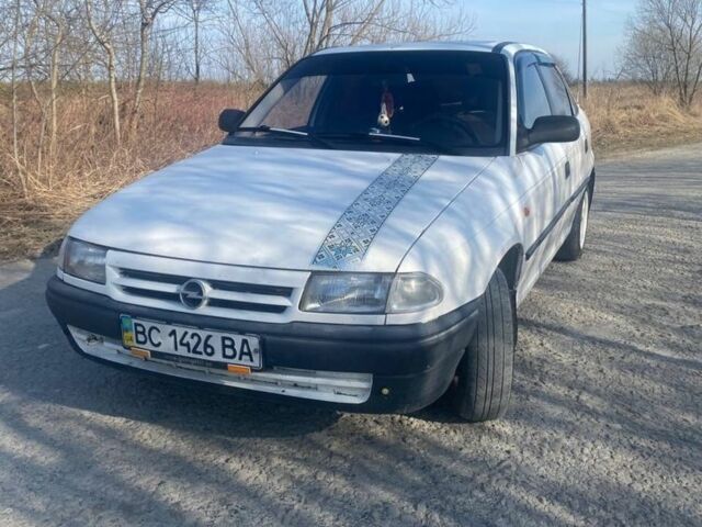 Белый Опель Астра, объемом двигателя 1.4 л и пробегом 248 тыс. км за 901 $, фото 1 на Automoto.ua