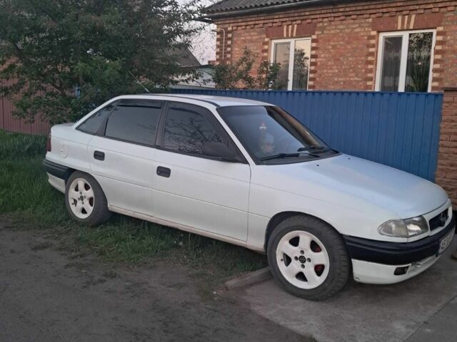 Білий Опель Астра, об'ємом двигуна 1.6 л та пробігом 300 тис. км за 2096 $, фото 1 на Automoto.ua