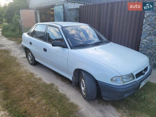 Белый Опель Астра, объемом двигателя 1.4 л и пробегом 150 тыс. км за 2600 $, фото 1 на Automoto.ua