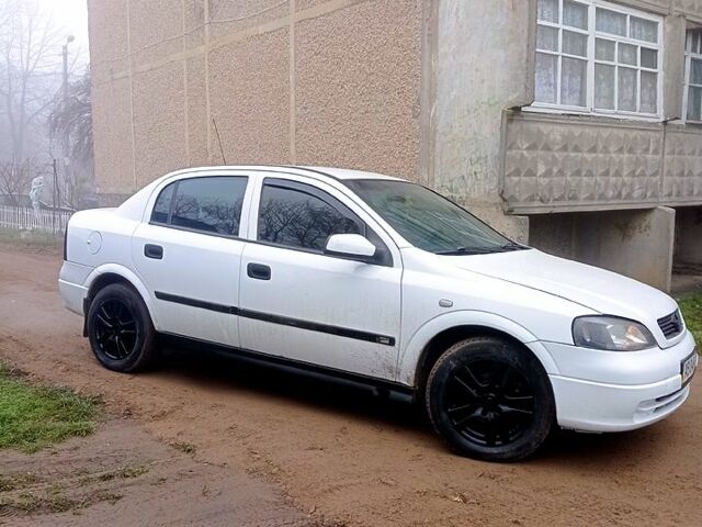 Белый Опель Астра, объемом двигателя 1.8 л и пробегом 230 тыс. км за 2850 $, фото 1 на Automoto.ua