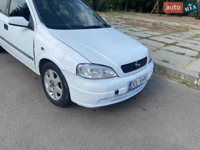 Белый Опель Астра, объемом двигателя 0 л и пробегом 200 тыс. км за 900 $, фото 1 на Automoto.ua