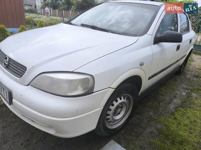 Белый Опель Астра, объемом двигателя 1.6 л и пробегом 226 тыс. км за 2500 $, фото 1 на Automoto.ua