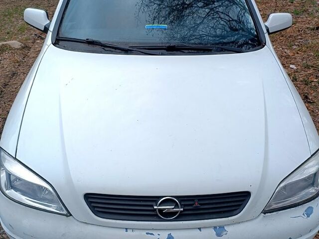 Белый Опель Астра, объемом двигателя 1.6 л и пробегом 290 тыс. км за 1750 $, фото 1 на Automoto.ua