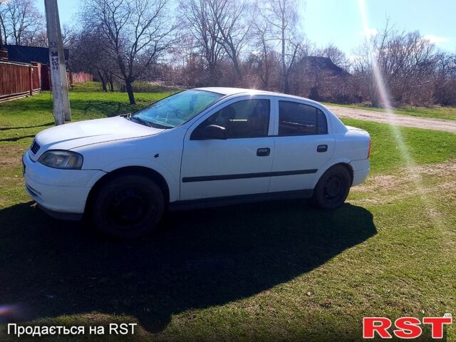 Белый Опель Астра, объемом двигателя 1.4 л и пробегом 180 тыс. км за 2700 $, фото 1 на Automoto.ua