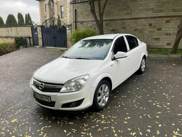Белый Опель Астра, объемом двигателя 1.6 л и пробегом 218 тыс. км за 6450 $, фото 1 на Automoto.ua