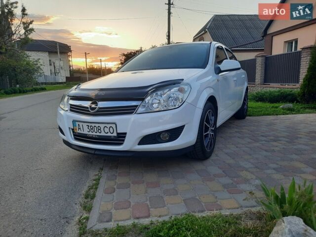 Белый Опель Астра, объемом двигателя 1.6 л и пробегом 183 тыс. км за 5800 $, фото 1 на Automoto.ua