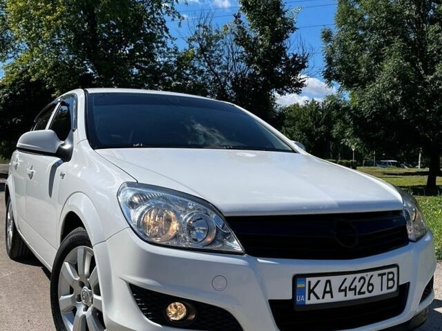 Белый Опель Астра, объемом двигателя 1.6 л и пробегом 224 тыс. км за 6500 $, фото 1 на Automoto.ua