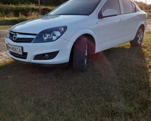 Білий Опель Астра, об'ємом двигуна 1.6 л та пробігом 32 тис. км за 9100 $, фото 1 на Automoto.ua