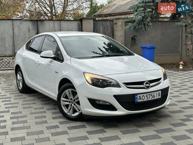 Опель Астра 2017 в Мукачеве на Automoto.ua Белый Опель Астра, объемом двигателя 1.4 л и пробегом 280 тыс. км за 7799 $, фото 1 на Automoto.ua
