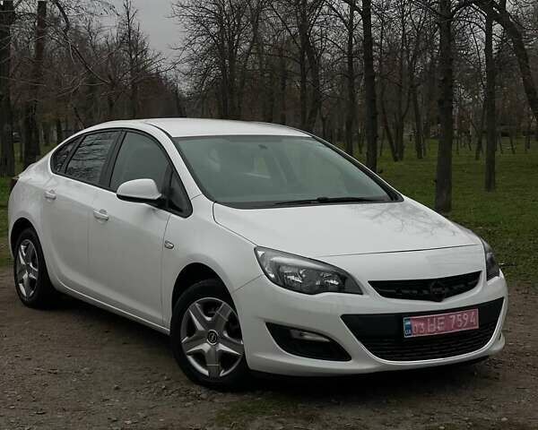 Белый Опель Астра, объемом двигателя 1.4 л и пробегом 166 тыс. км за 7500 $, фото 1 на Automoto.ua