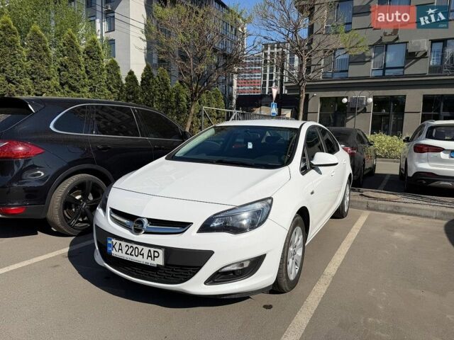 Белый Опель Астра, объемом двигателя 1.36 л и пробегом 43 тыс. км за 14000 $, фото 1 на Automoto.ua