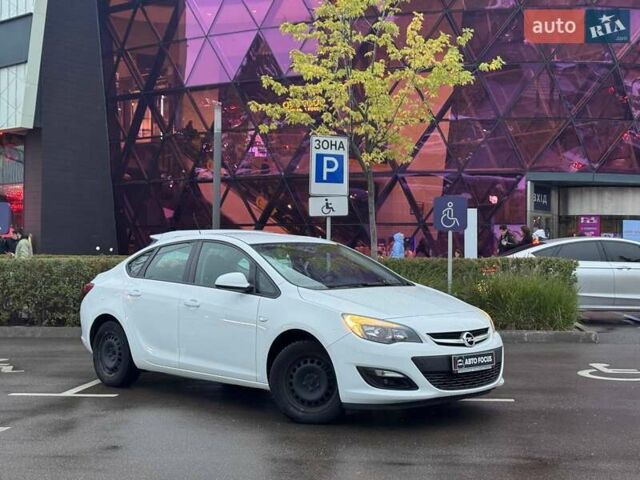 Опель Астра 2020 в Киеве на Automoto.ua Белый Опель Астра, объемом двигателя 1.36 л и пробегом 73 тыс. км за 13490 $, фото 1 на Automoto.ua