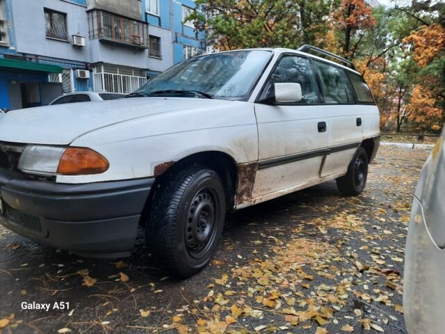 Белый Опель Астра, объемом двигателя 1.8 л и пробегом 243 тыс. км за 500 $, фото 1 на Automoto.ua