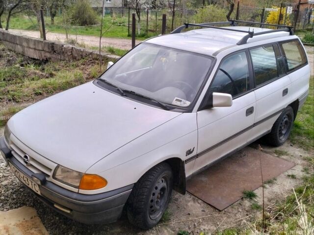 Білий Опель Астра, об'ємом двигуна 1.6 л та пробігом 212 тис. км за 1300 $, фото 1 на Automoto.ua