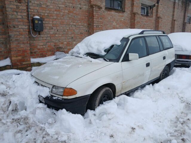 Белый Опель Астра, объемом двигателя 1.7 л и пробегом 400 тыс. км за 1000 $, фото 1 на Automoto.ua