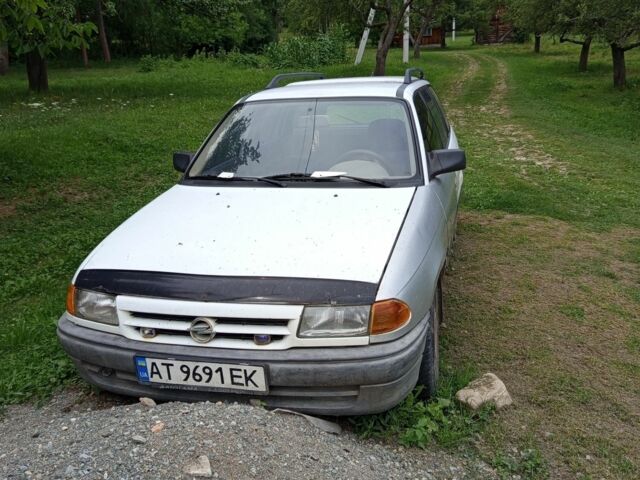Белый Опель Астра, объемом двигателя 1 л и пробегом 3 тыс. км за 561 $, фото 1 на Automoto.ua
