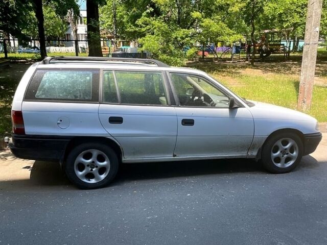 Белый Опель Астра, объемом двигателя 2 л и пробегом 325 тыс. км за 1500 $, фото 1 на Automoto.ua