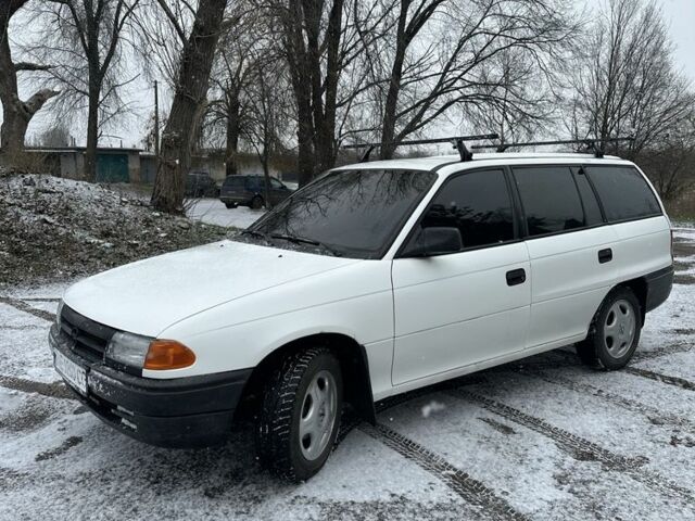 Белый Опель Астра, объемом двигателя 1.7 л и пробегом 100 тыс. км за 2200 $, фото 1 на Automoto.ua