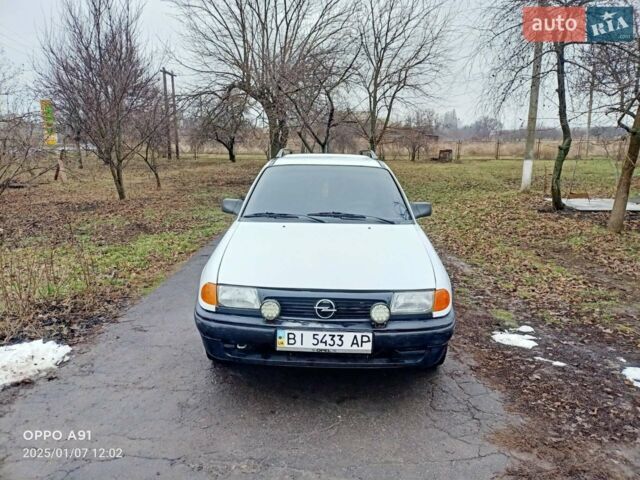 Белый Опель Астра, объемом двигателя 1.6 л и пробегом 400 тыс. км за 1700 $, фото 1 на Automoto.ua