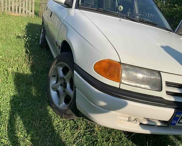 Белый Опель Астра, объемом двигателя 1.8 л и пробегом 320 тыс. км за 1999 $, фото 1 на Automoto.ua