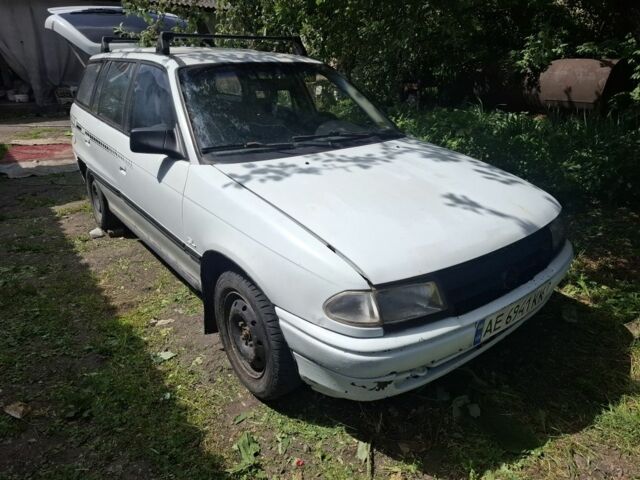 Белый Опель Астра, объемом двигателя 1.4 л и пробегом 111 тыс. км за 1450 $, фото 1 на Automoto.ua