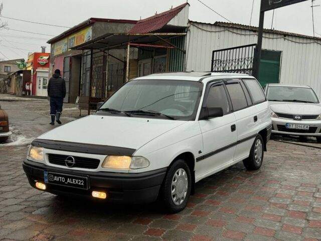 Белый Опель Астра, объемом двигателя 1.4 л и пробегом 350 тыс. км за 1899 $, фото 1 на Automoto.ua