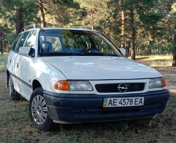 Белый Опель Астра, объемом двигателя 1.7 л и пробегом 413 тыс. км за 2300 $, фото 1 на Automoto.ua
