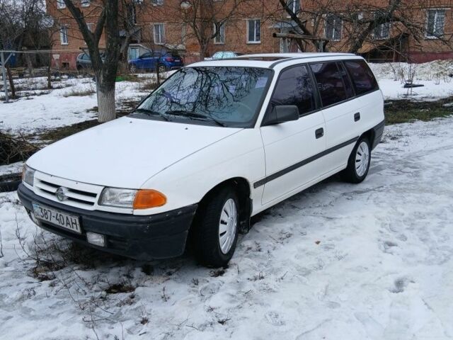 Білий Опель Астра, об'ємом двигуна 1.4 л та пробігом 377 тис. км за 1499 $, фото 1 на Automoto.ua