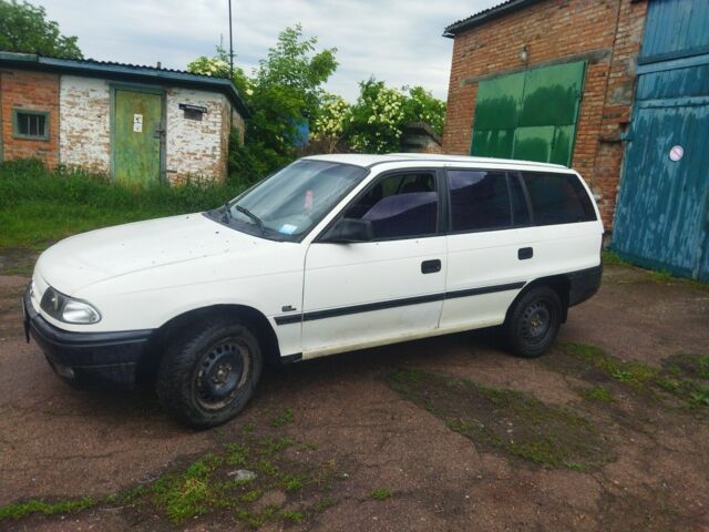 Білий Опель Астра, об'ємом двигуна 1.7 л та пробігом 252 тис. км за 1800 $, фото 1 на Automoto.ua