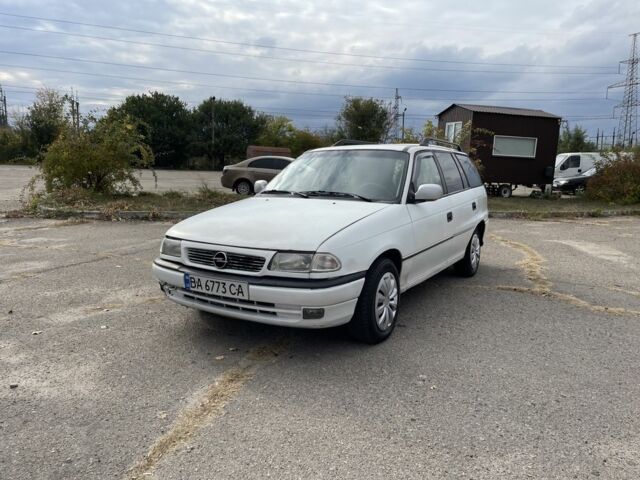 Белый Опель Астра, объемом двигателя 0 л и пробегом 350 тыс. км за 1000 $, фото 1 на Automoto.ua