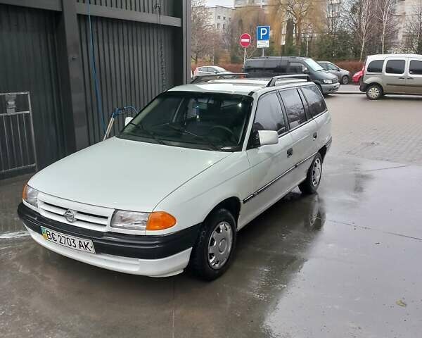 Белый Опель Астра, объемом двигателя 1.4 л и пробегом 245 тыс. км за 1900 $, фото 1 на Automoto.ua