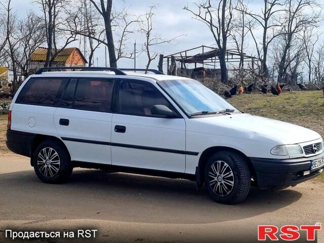 Белый Опель Астра, объемом двигателя 1.7 л и пробегом 472 тыс. км за 1650 $, фото 1 на Automoto.ua