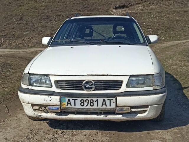Белый Опель Астра, объемом двигателя 1 л и пробегом 3 тыс. км за 1000 $, фото 1 на Automoto.ua
