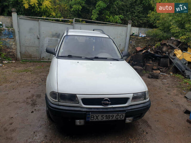 Белый Опель Астра, объемом двигателя 1.4 л и пробегом 300 тыс. км за 2700 $, фото 1 на Automoto.ua