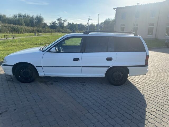 Белый Опель Астра, объемом двигателя 1.6 л и пробегом 260 тыс. км за 1700 $, фото 1 на Automoto.ua