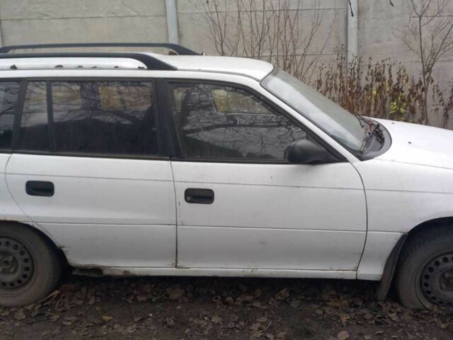 Белый Опель Астра, объемом двигателя 1.7 л и пробегом 300 тыс. км за 1000 $, фото 1 на Automoto.ua