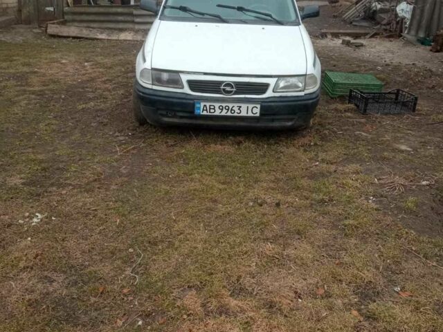 Білий Опель Астра, об'ємом двигуна 1.4 л та пробігом 300 тис. км за 500 $, фото 1 на Automoto.ua