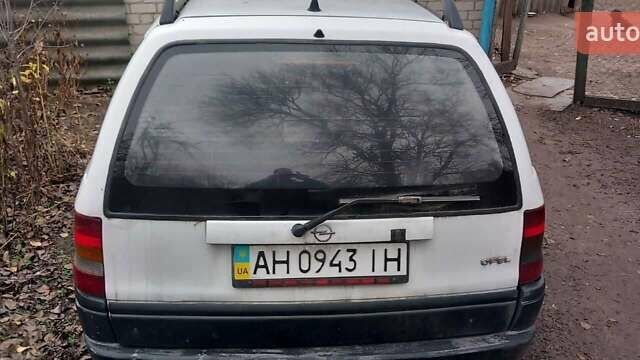 Белый Опель Астра, объемом двигателя 1.7 л и пробегом 300 тыс. км за 1000 $, фото 1 на Automoto.ua