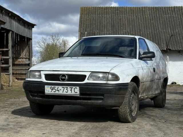 Білий Опель Астра, об'ємом двигуна 1 л та пробігом 1000 тис. км за 500 $, фото 1 на Automoto.ua