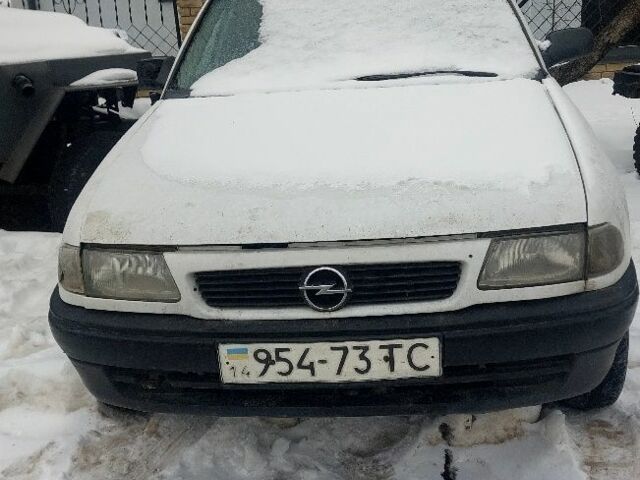 Белый Опель Астра, объемом двигателя 1 л и пробегом 270 тыс. км за 850 $, фото 1 на Automoto.ua