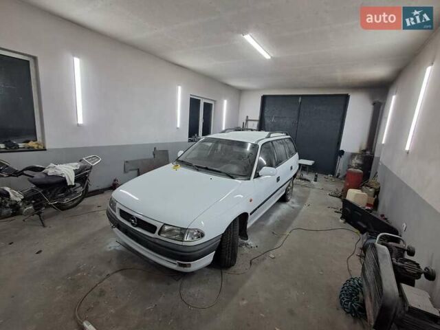 Білий Опель Астра, об'ємом двигуна 1.4 л та пробігом 240 тис. км за 1450 $, фото 1 на Automoto.ua